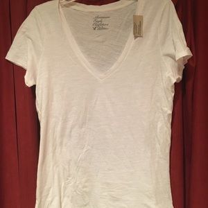 ✌🏻️New with tags, white American Eagle shirt✌🏻️